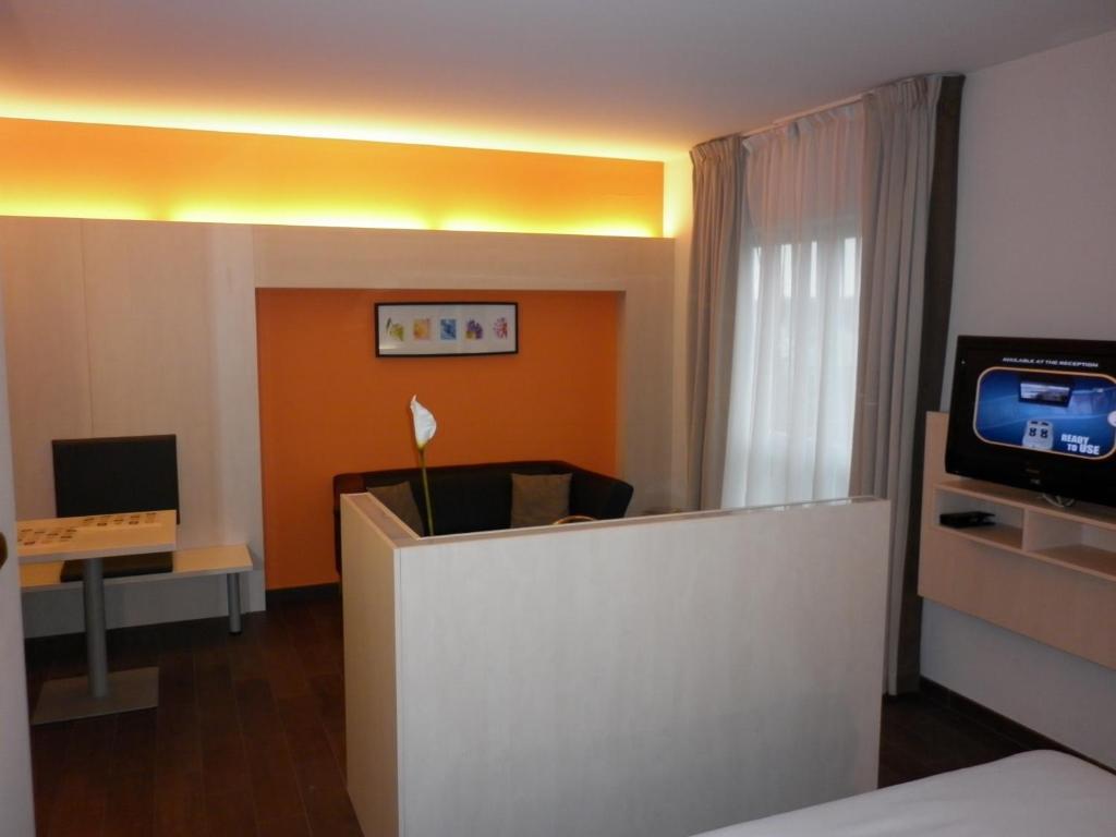 Ibis Styles La Louviere Hotell Exteriör bild